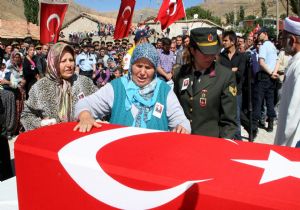 Türkiye şehidine ağladı